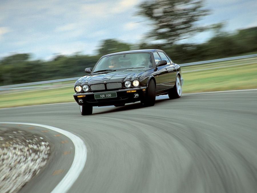 Jaguar XJR 100 2002 года  (фото 8 из 9)